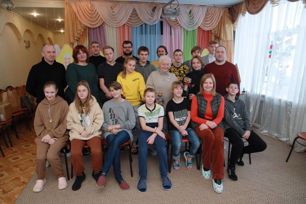 Волонтеры Фонда «Хрустальный очаг» встретились со школьниками